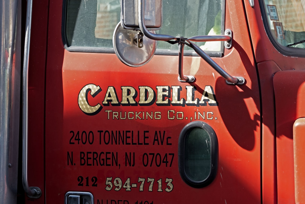 America In Motion. Metropolitan Ave, Cardella Transport, New York. Quest - Im Wandel Der Zeit. Oliver Lins