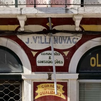 Lisbon's architecture, signs and storefronts. Quest - Im Wandel Der Zeit. Oliver Lins