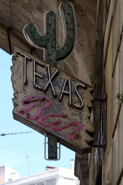 Lisbon's architecture, signs and storefronts. Quest - Im Wandel Der Zeit. Oliver Lins