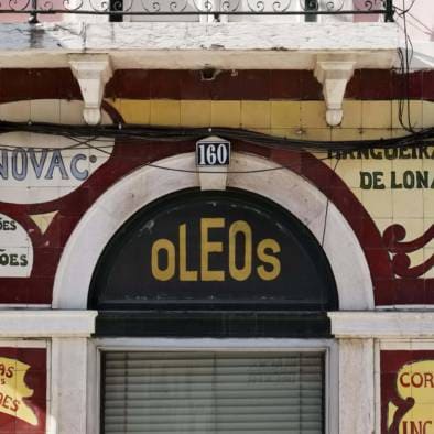 Lisbon's architecture, signs and storefronts. Quest - Im Wandel Der Zeit. Oliver Lins