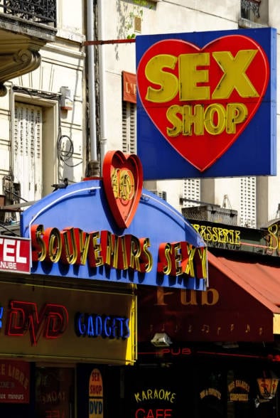 Montmartre Pigalle By Day. Signage. Quest - Im Wandel Der Zeit. By Oliver Lins