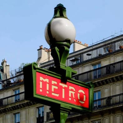 Streets Of Paris Signage. Quest - Im Wandel Der Zeit. Oliver Lins