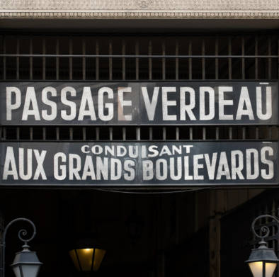 Streets Of Paris Signage. Quest - Im Wandel Der Zeit. Oliver Lins