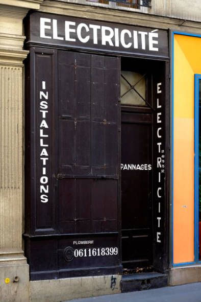 Streets Of Paris Signage. Quest - Im Wandel Der Zeit. Oliver Lins