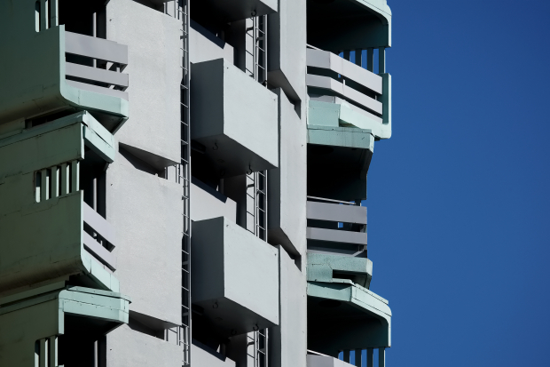 Gunkan Higashi Shinjuku - Quest - Oliver Lins