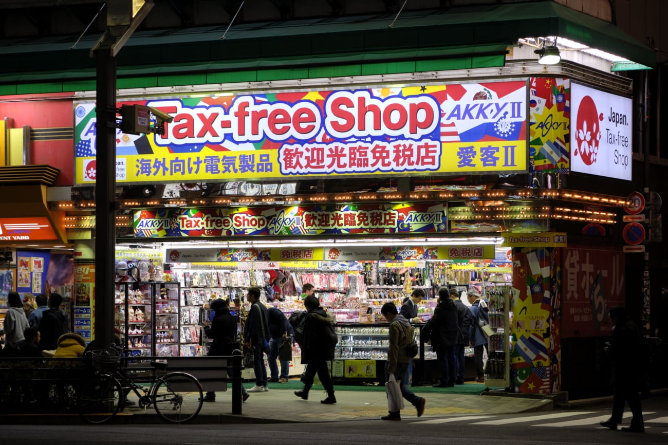 Blade Runner | Dangerous Days 05 | Oliver Lins - Japanese OOH advertising - Tax Free Shopping