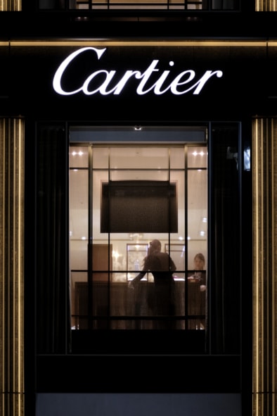 Blade Runner | Dangerous Days 05 | Oliver Lins - Japanese OOH advertising - Ginza Cartier logo signage staff at work