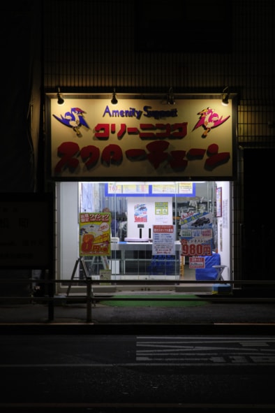 Blade Runner | Dangerous Days 05 | Oliver Lins - Japanese OOH advertising - Retail shop display window