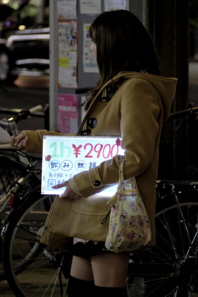 Blade Runner | Dangerous Days 05 | Oliver Lins - Japanese OOH advertising - Living lit up sign