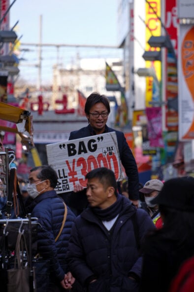 Blade Runner | Dangerous Days 05 | Oliver Lins - Japanese OOH advertising - Shopping street with vendor